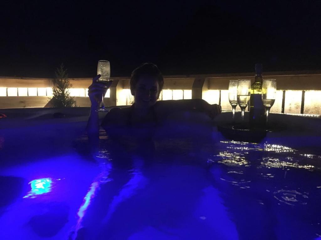 Seaview Pod And Hot Tub Villa บัลลาคูลิช ภายนอก รูปภาพ